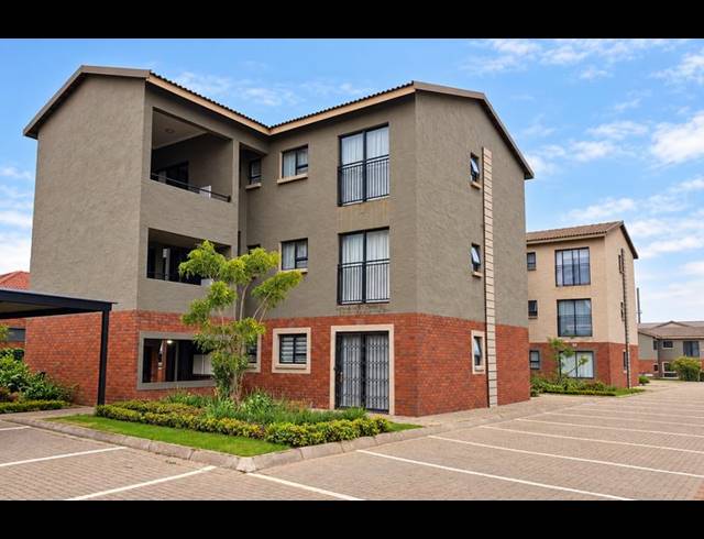 3 BEDROOM TOWNHOUSE FOR SALE IN KENLEAF